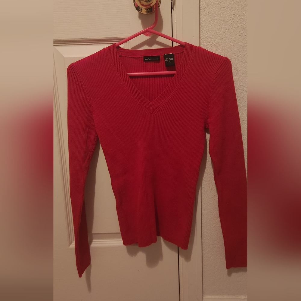 Moda Red Sweater - Size Medium